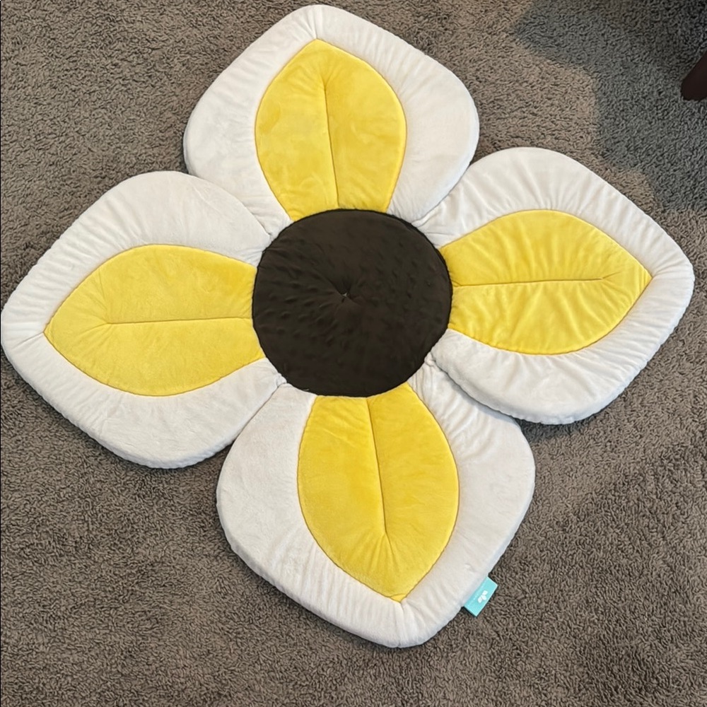Yellow and White Flower Lotus Baby Bath